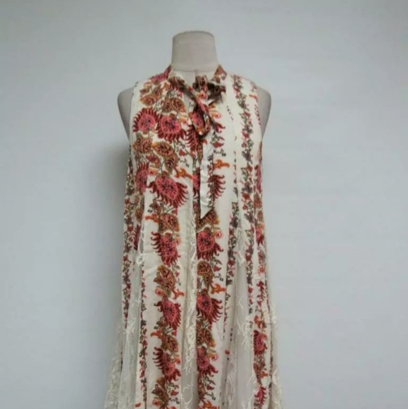 Buckle Coco + Jaimeson floral lace sleevless dress - Picture 9 of 9